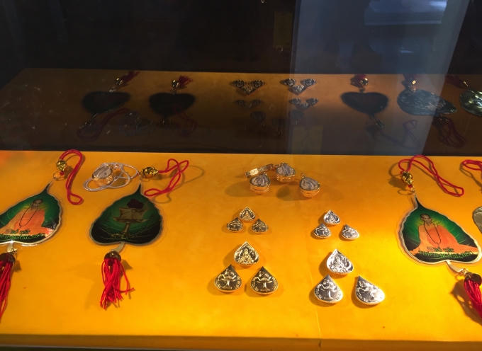 Bộ phật tích gồm nhiều vật phẩm về hòa thượng Thích Quảng Đức.