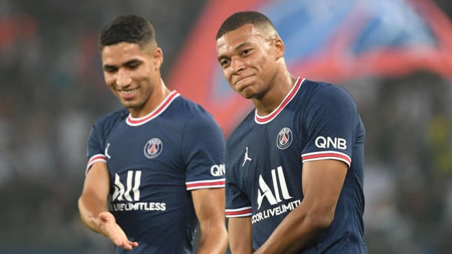Mbappe tỏa sáng với 1 bàn thắng và 2 kiến tạo trong trận đấu với Strasbourg bất chấp anh bị CĐV đội nhà lo ó, huýt sáo khi có thông tin anh sẽ chuyển đến Real Madrid.