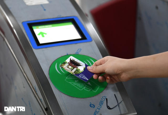 Vé thẻ được dùng theo lượt, tháng, quý khi khai thác thương mại (ảnh: Đỗ Linh)