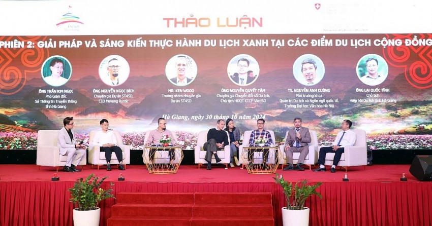 Các đại biểu tọa đàm tại diễn đàn du lịch xanh. (Ảnh: Hoàng Tuyến).