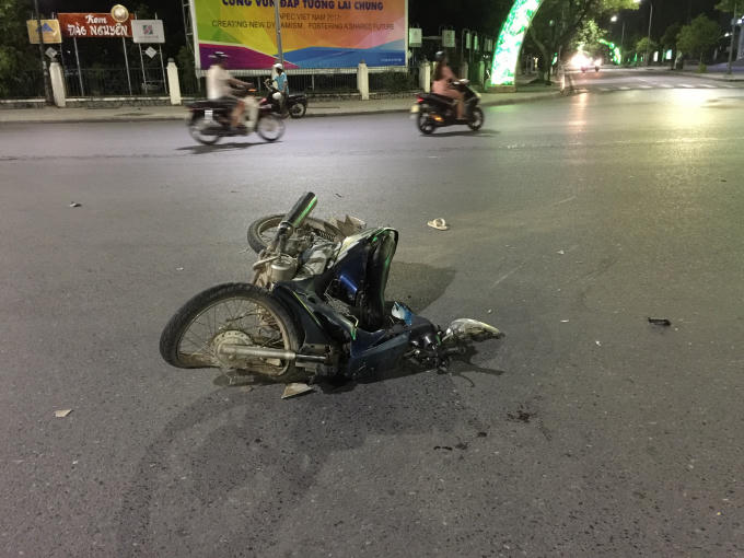 Huế: Nam thanh ni&ecirc;n g&acirc;y tai nạn rồi bỏ trốn tại ph&iacute;a nam cầu Ph&uacute; Xu&acirc;n