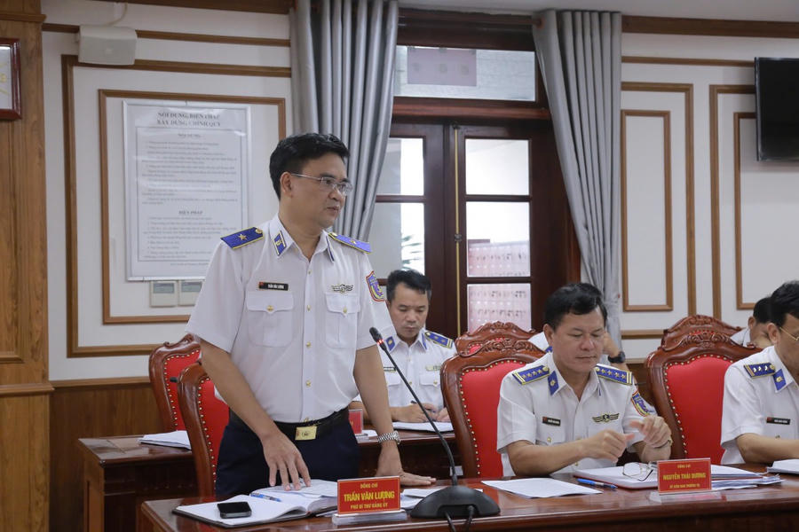 Thiếu tướng Trần Văn Lượng – Đảng ủy viên Đảng ủy Cảnh sát biển Việt Nam, Tư lệnh Vùng Cảnh sát biển 4 phát biểu tại Hội nghị