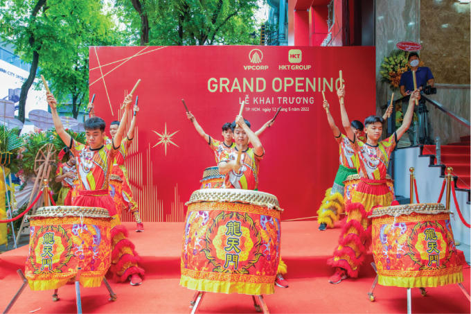 Trống hội khai trương tạo không khí rộn rã, náo nhiệt cho buổi lễ