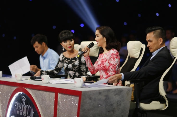 Hoa hậu Việt Nam 2016: Thí sinh học giỏi khóc liên tục vì thấy mình làm chưa đủ tốt