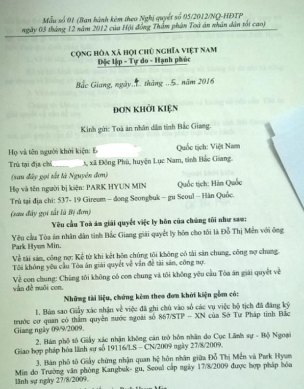 Đơn khởi kiện ly hôn của chị Mộng.