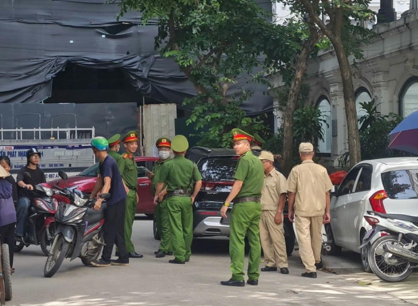 Lực lượng chức năng Công an phường Đống Đa tăng cường tuần tra, giám sát, xử lý tại các điểm "nóng" về tình hình vi phạm trật tự đô thị trên địa bàn.