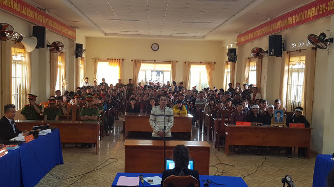 Quang cảnh phiên tòa sáng ngày 23/1.
