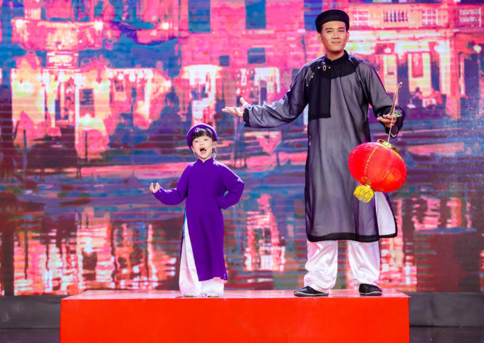 Th&oacute;t tim với &ldquo;Nữ ho&agrave;ng ứng xử&rdquo; 5 tuổi h&oacute;a Angry Bird bay tr&ecirc;n kh&ocirc;ng ph&aacute; th&agrave;nh như phim