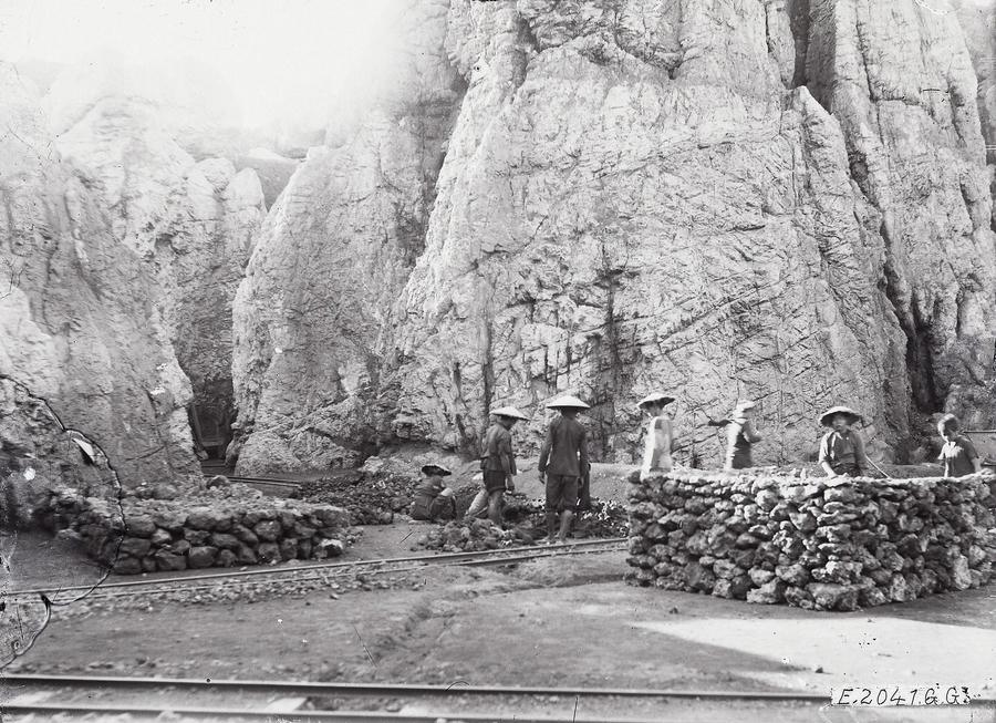 loat anh hiem ve mo chi kem khong lo o viet nam 100 nam truoc hinh anh 8