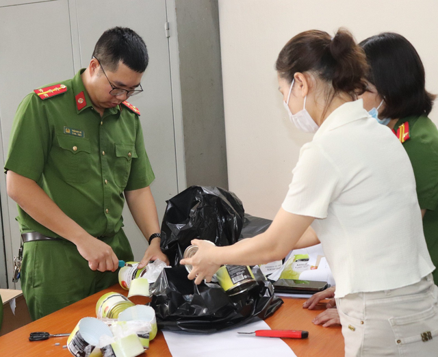 Công an TP Hà Nội bắt vụ vận chuyển trái phép 179 kg ma túy tổng hợp.