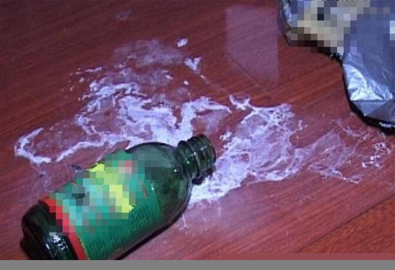 Cặp đôi quyết định dùng thuốc diệt cỏ để chết cùng nhau