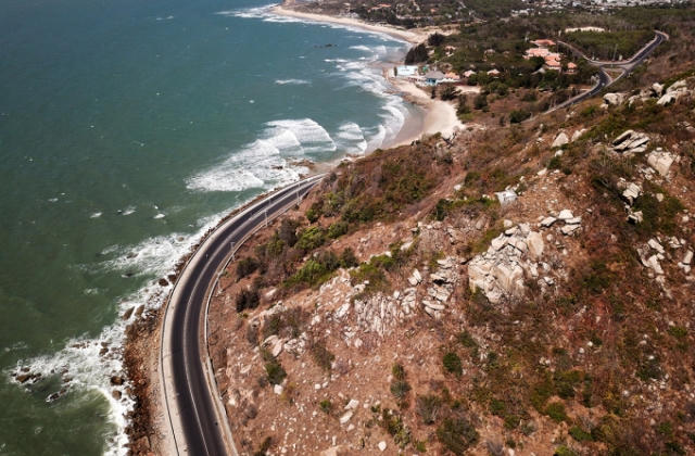 Khó hoàn thành 1.700km tuyến đường ven biển trong 5 năm