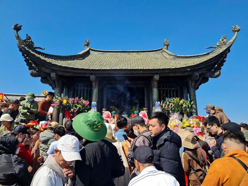 Chùa Đồng tọa lạc trên đỉnh núi thiêng Yên Tử là điểm đến của đông đảo du khách thập phương trong và ngoài nước.