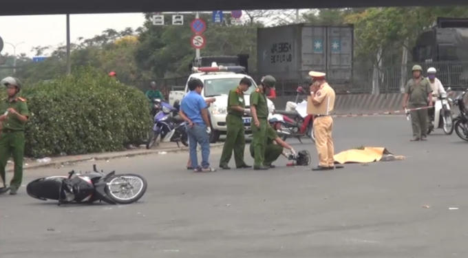 Lực lượng chức năng có mặt khám nghiệm hiện trường