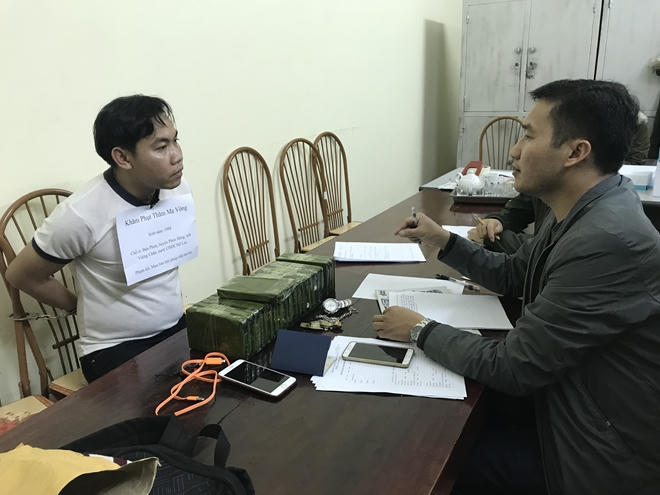 Đối tượng Khăm Phụt Thăm Mạ Vông tại cơ quan Công an.