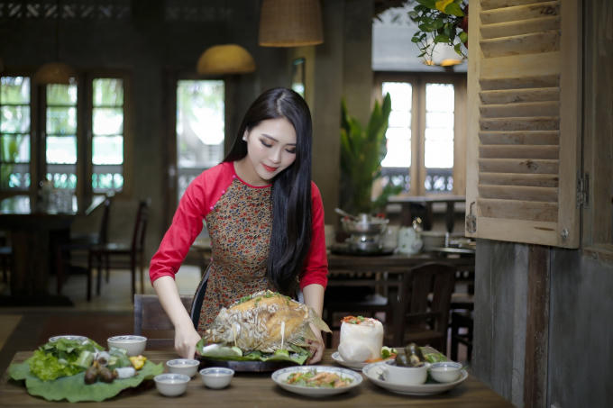 Tường Linh giới thiệu văn h&oacute;a, ẩm thực TP HCM đến bạn b&egrave; quốc tế