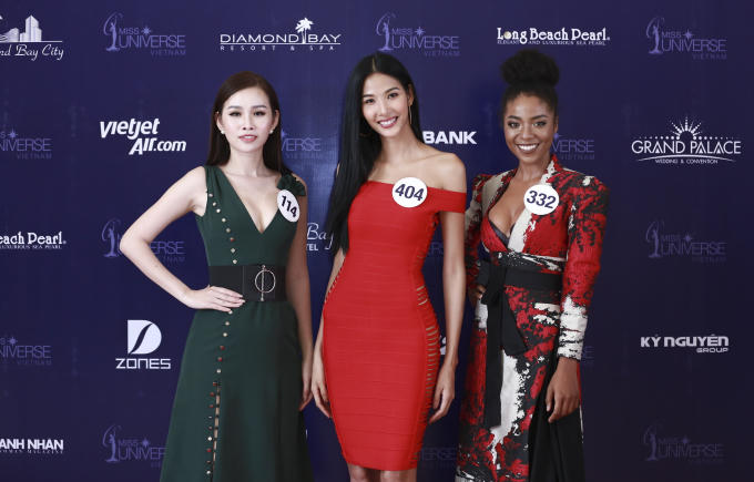 Hoàng Thuỳ bật khóc trong nức nở ngay tập mở màn “Tôi là Hoa hậu Hoàn vũ Việt Nam 2017”