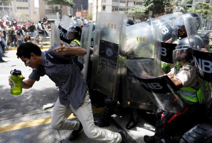 Venezuela: L&agrave;n s&oacute;ng biểu t&igrave;nh chống ch&iacute;nh phủ lan rộng