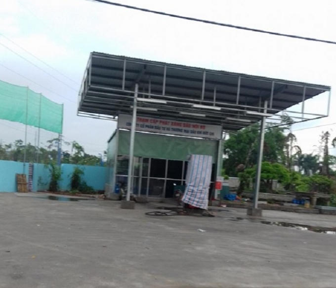 ... Cây xăng không phép cũng đã dừng hoạt động bán hàng.