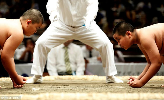 Mỗi khi một cuộc thi đấu sumo được mở ra, luôn có rất đông võ sĩ đăng ký tham dự. (Ảnh: Reuters)
