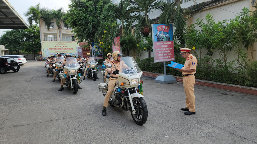 Phòng Cảnh sát giao thông - Công an tỉnh Đồng Nai  ra quân sáng 29/4.