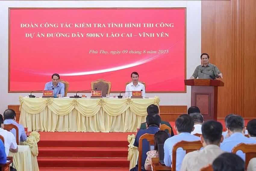 Thủ tướng làm việc với lãnh đạo các bộ, ngành, EVN - chủ đầu tư, các nhà thầu và lãnh đạo 2 tỉnh Lào Cai, Phú Thọ giải quyết các khó khăn, vướng mắc, quyết tâm hoàn thành dự án "càng sớm càng tốt" - Ảnh: VGP