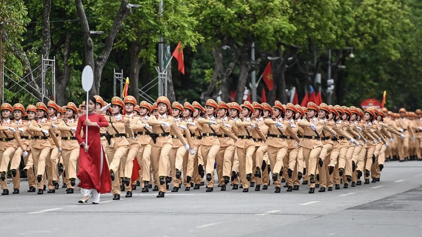 Khối nữ cảnh sát giao thông Công an TP Hà Nội trong chương trình diễu binh, diễu hành.