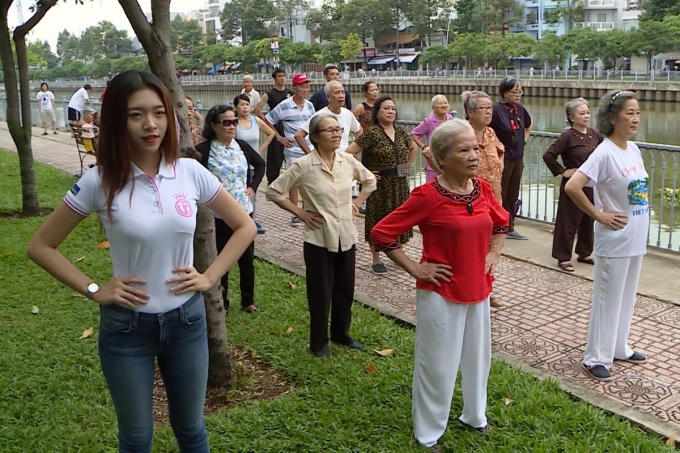 Chi Bảo, Xuân Bắc bảo vệ cho thí sinh Hoa hậu Việt Nam 2016 trước sự công kích của Trấn Thành