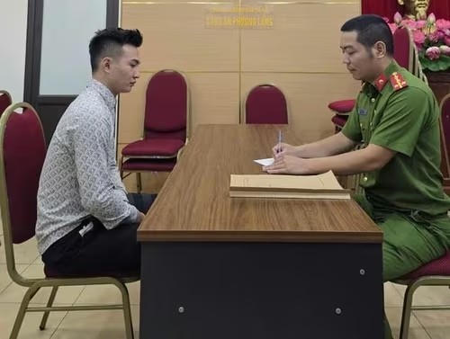 Tạm giữ hình sự đối tượng vi phạm nồng độ cồn, tông xe vào công an làm nhiệm vụ A80.