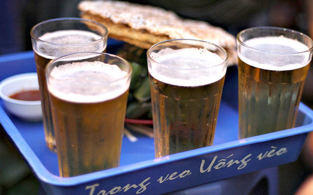 Mượn xe máy và điện thoại để mua thêm bia rồi chiếm đoạt luôn