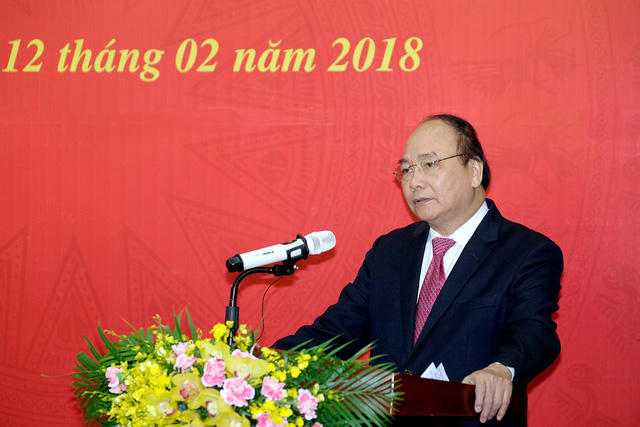 Thủ tướng trao quyết định cho Chủ tịch Uỷ ban Quản lý vốn Nhà nước tại doanh nghiệp Nguyễn Hoàng Anh.