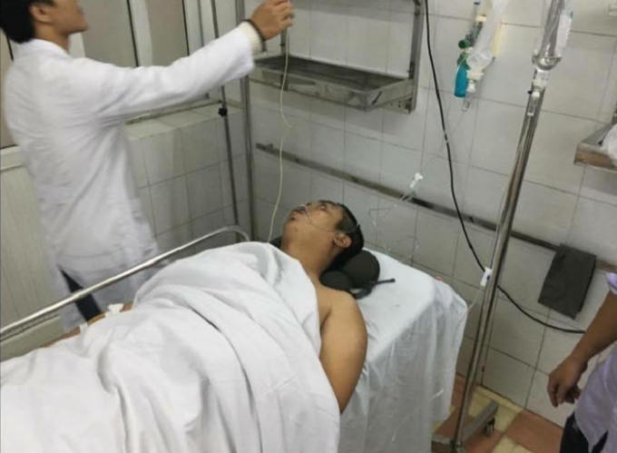 Thượng úy Đạt đang được cấp cứu tại bệnh viện Việt Đức.