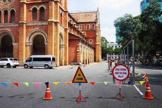Dự kiến việc thi công rào chắn xung quanh nhà thờ kéo dài 3 tuần.