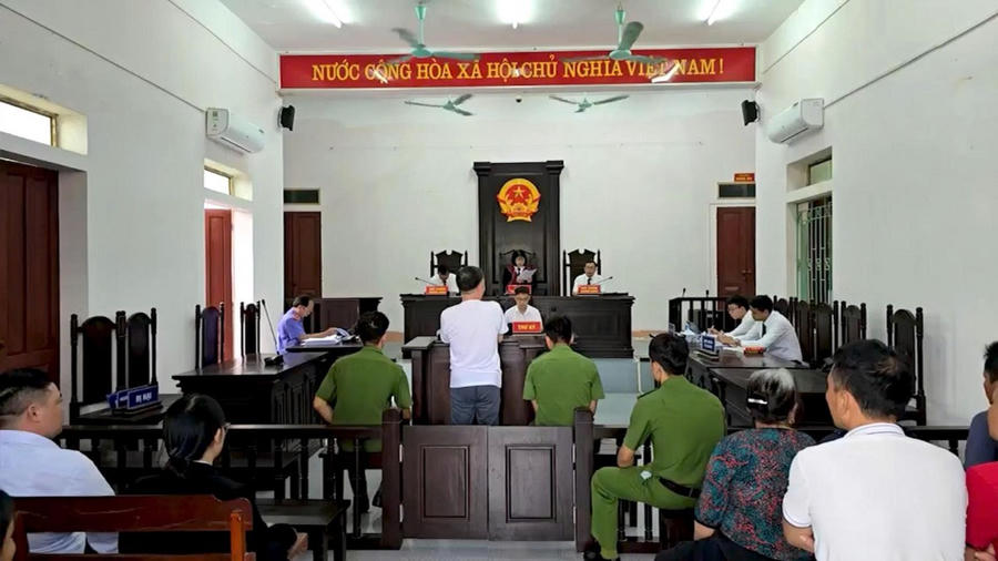 Quang cảnh phiên toà sơ thẩm ngày 6/6.