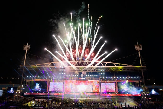 Đại nhạc hội VinID - “Đại hỷ xuân 2017” là sự kiện tri ân khách hàng lớn nhất từ trước đến nay của Tập đoàn Vingroup dành cho người tiêu dùng Việt. Sự kiện tổ chức vào tối 15/1 được đầu tư hoành tráng với màn hình led lên tới hơn 1.000m2, hàng tấn thiết bị, công nghệ âm thanh, ánh sáng đạt tiêu chuẩn quốc tế.