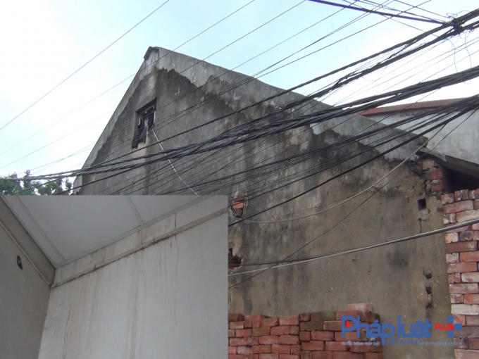 Nhà xuống cấp nhưng các hộ dân Khu tập thể Phân khoáng Apatit cũ, thuộc tổ 2 phường Trưng Trắc, thị xã Phúc Yên gặp khó khăn trong việc sửa chữa.