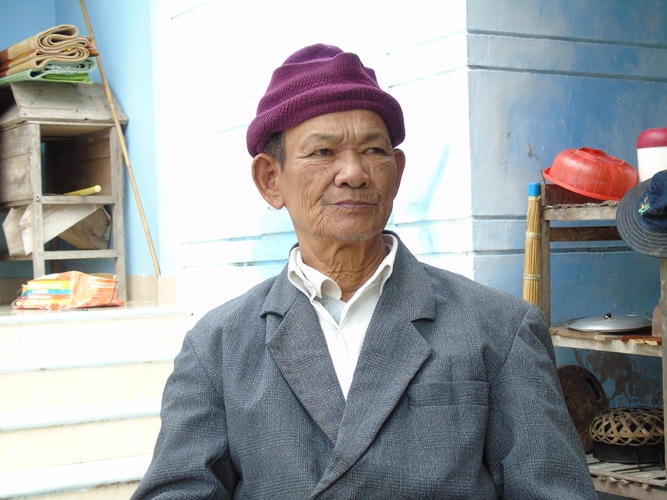 Ông Từ Đức Pha một trong những hộ gia đình có trâu bò chết nhiều nhất.