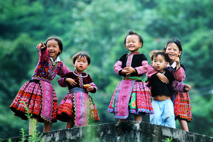 Nụ cười của những đứa trẻ Mông trên bản Mỹ Á, Thu Cúc khí tết đến xuân về.