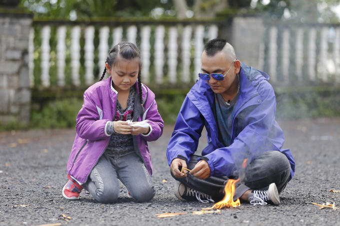 Bố ơi tập 6: M&agrave;n tỏ t&igrave;nh b&aacute; đạo của Ch&iacute;p s&uacute;n trong rừng s&acirc;u