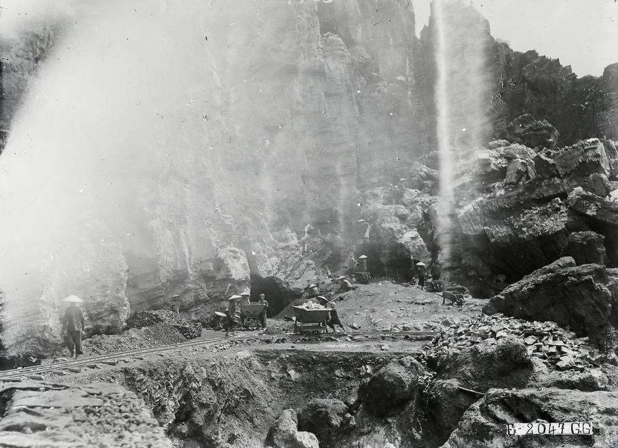 loat anh hiem ve mo chi kem khong lo o viet nam 100 nam truoc hinh anh 3