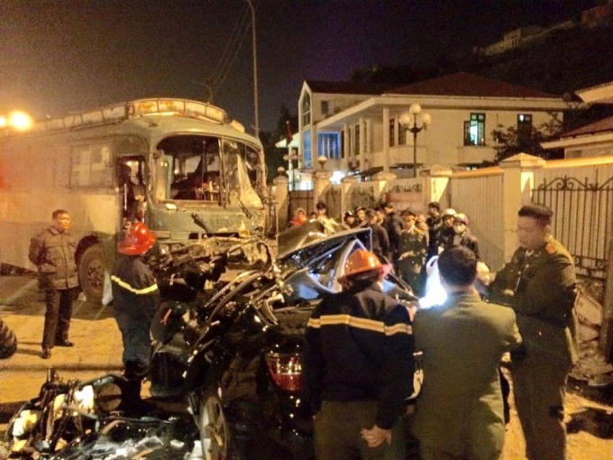 Li&ecirc;n tiếp xảy ra tai nạn li&ecirc;n ho&agrave;n, nhiều người thương vong