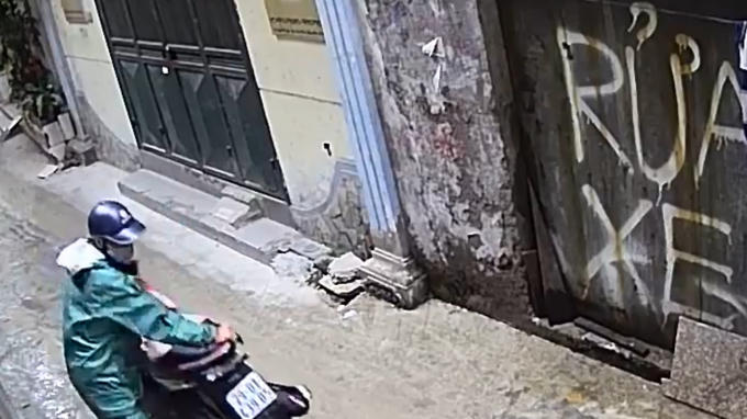 Chỉ chưa đầy một phút, chiếc Air Blade đã biến mất.