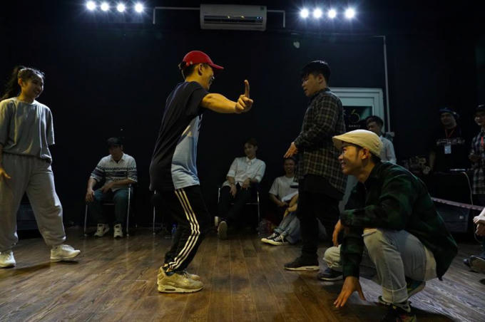 Giới trẻ cháy hết mình cùng bữa tiệc Hip Hop nóng nhất Hà Nội tại BullDog on Fire