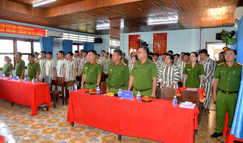 Gần 400 phạm nhân ở Đồng Tháp được trở về đoàn tụ gia đình
