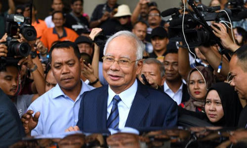 Cựu thủ tướng Malaysia Najib Razak rời một phiên tòa ở Kuala Lumpur tháng 12/2018. Nguồn: AFP.
