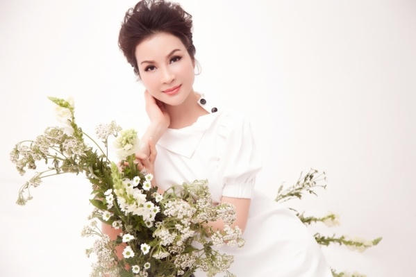 MC Thanh Mai trong trẻo khoe trọn vẻ đẹp không tuổi