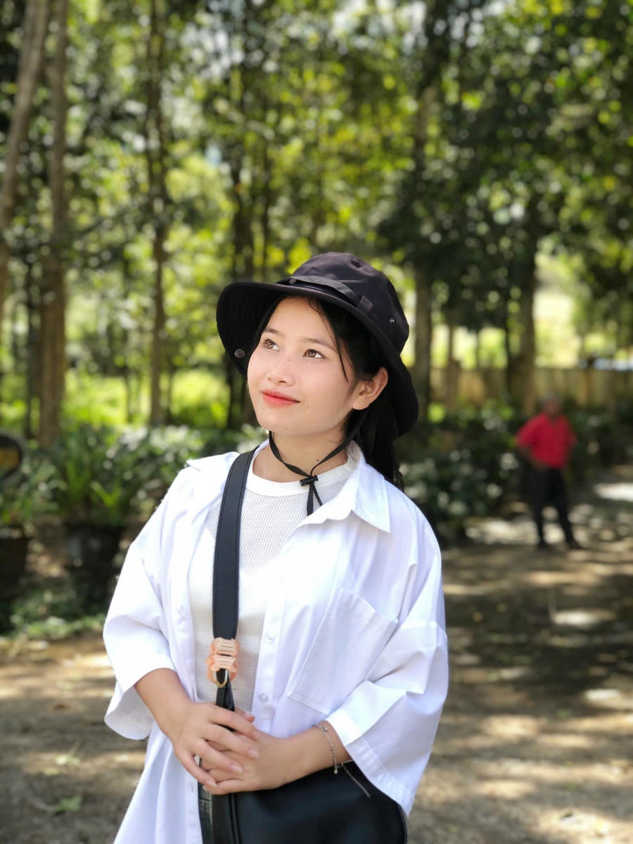 Ánh mắt biết nói của cô học trò người Xê Đăng với ước mơ trở thành cô giáo.