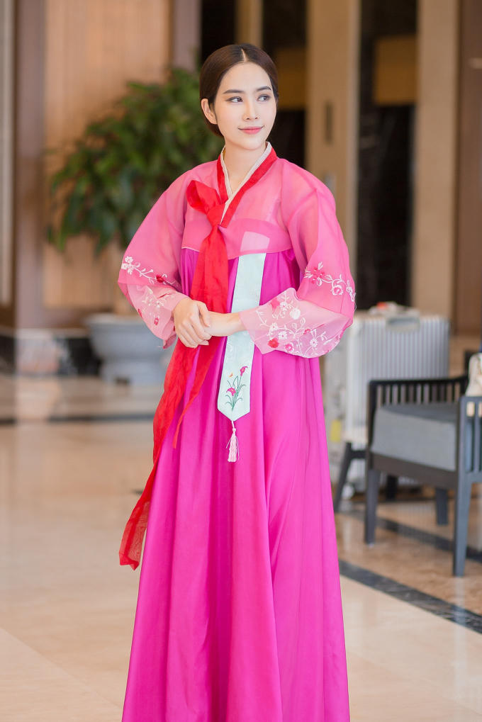 Nam Em mặc Hanbok, đẹp rạng ngời tại sự kiện