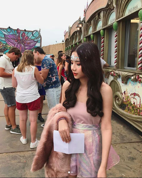 Xinh đẹp tựa nữ thần ngay giữa lòng Tomorrowland 2018!