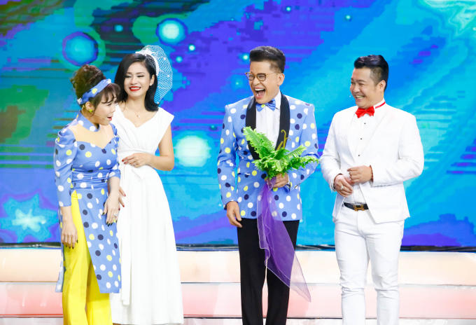 Việt Hương và Việt Trinh tặng “lựu đạn” cho Thanh Bạch và Lý Hùng